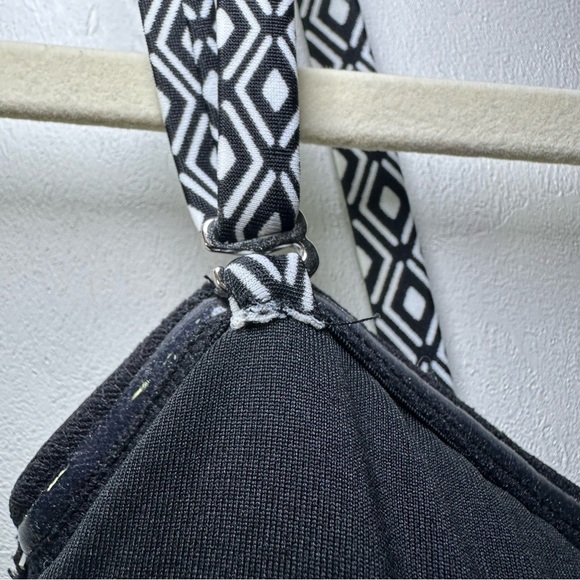 DKNY Woman’s One Piece Bandeau Maillot
Swimsuit Tummy Control Size Medium - Picture 8 of 9